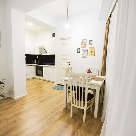 At Bazaar Central Apartment Тирана Екстер'єр фото