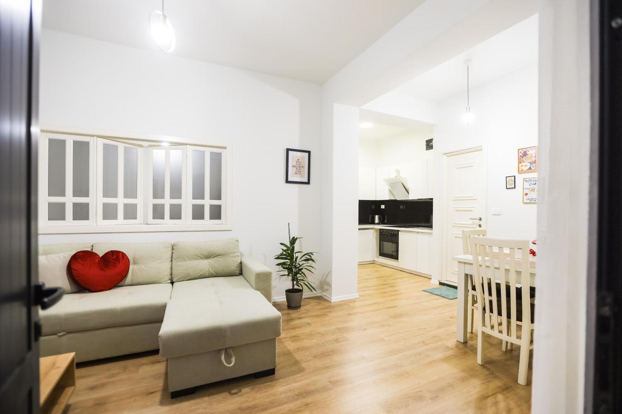 At Bazaar Central Apartment Тирана Екстер'єр фото