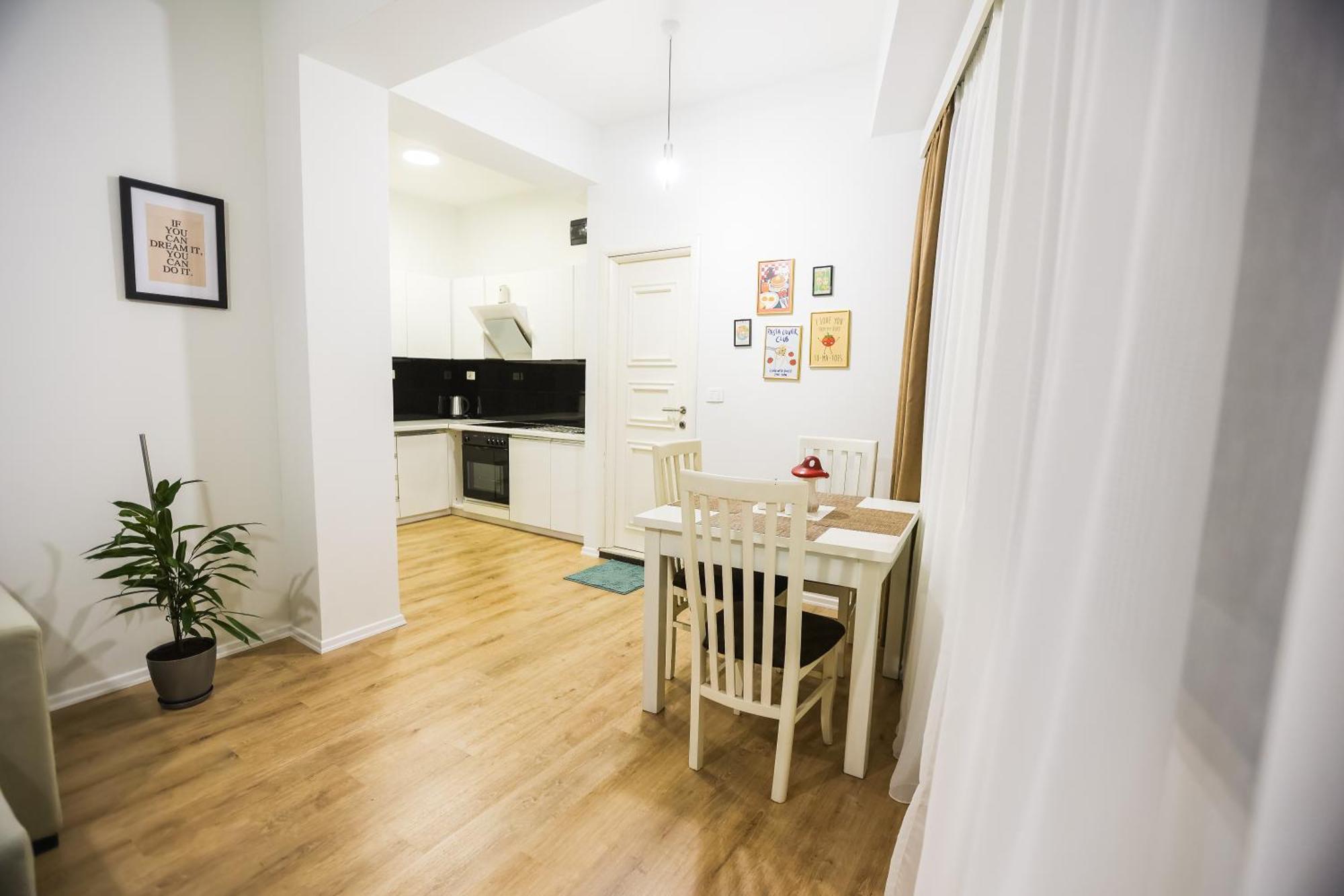 At Bazaar Central Apartment Тирана Екстер'єр фото