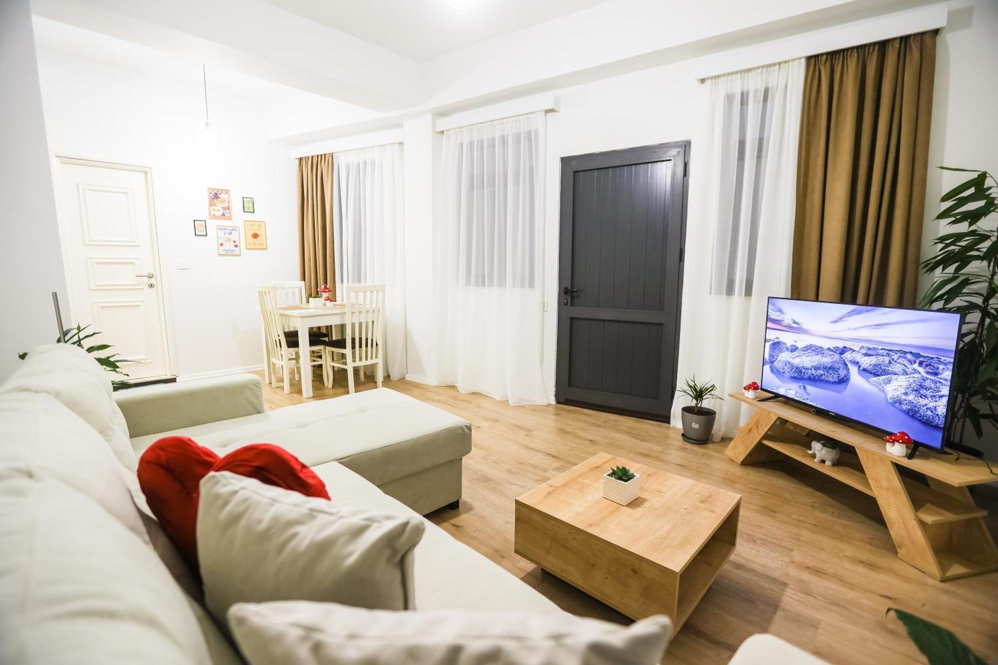 At Bazaar Central Apartment Тирана Екстер'єр фото