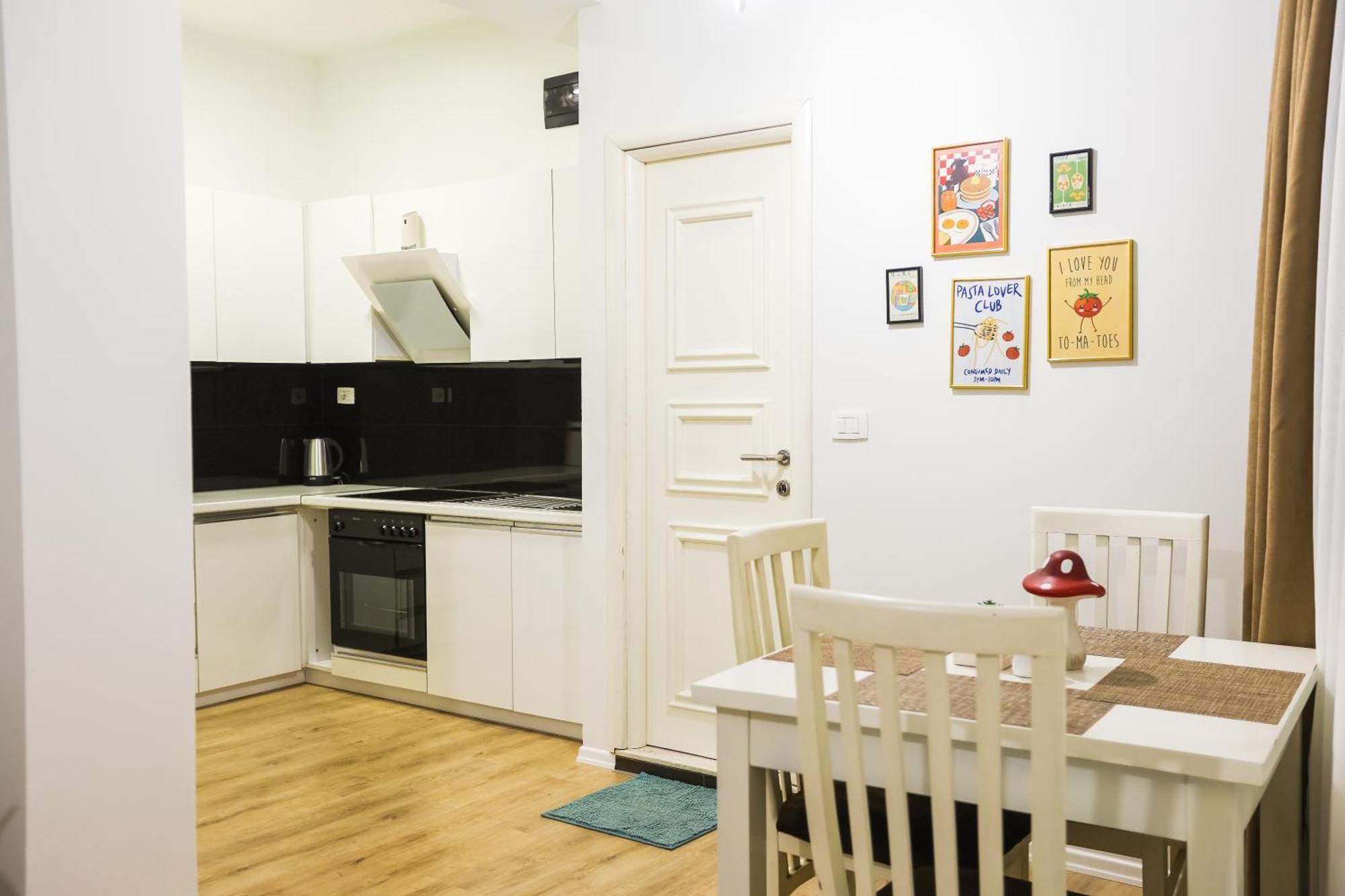 At Bazaar Central Apartment Тирана Екстер'єр фото