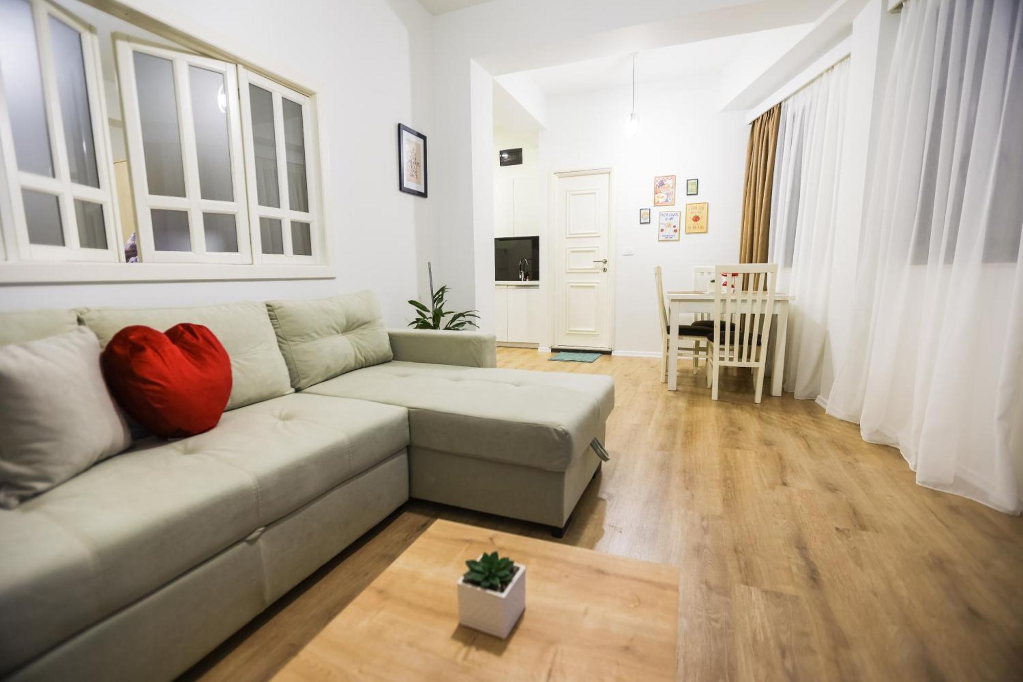 At Bazaar Central Apartment Тирана Екстер'єр фото