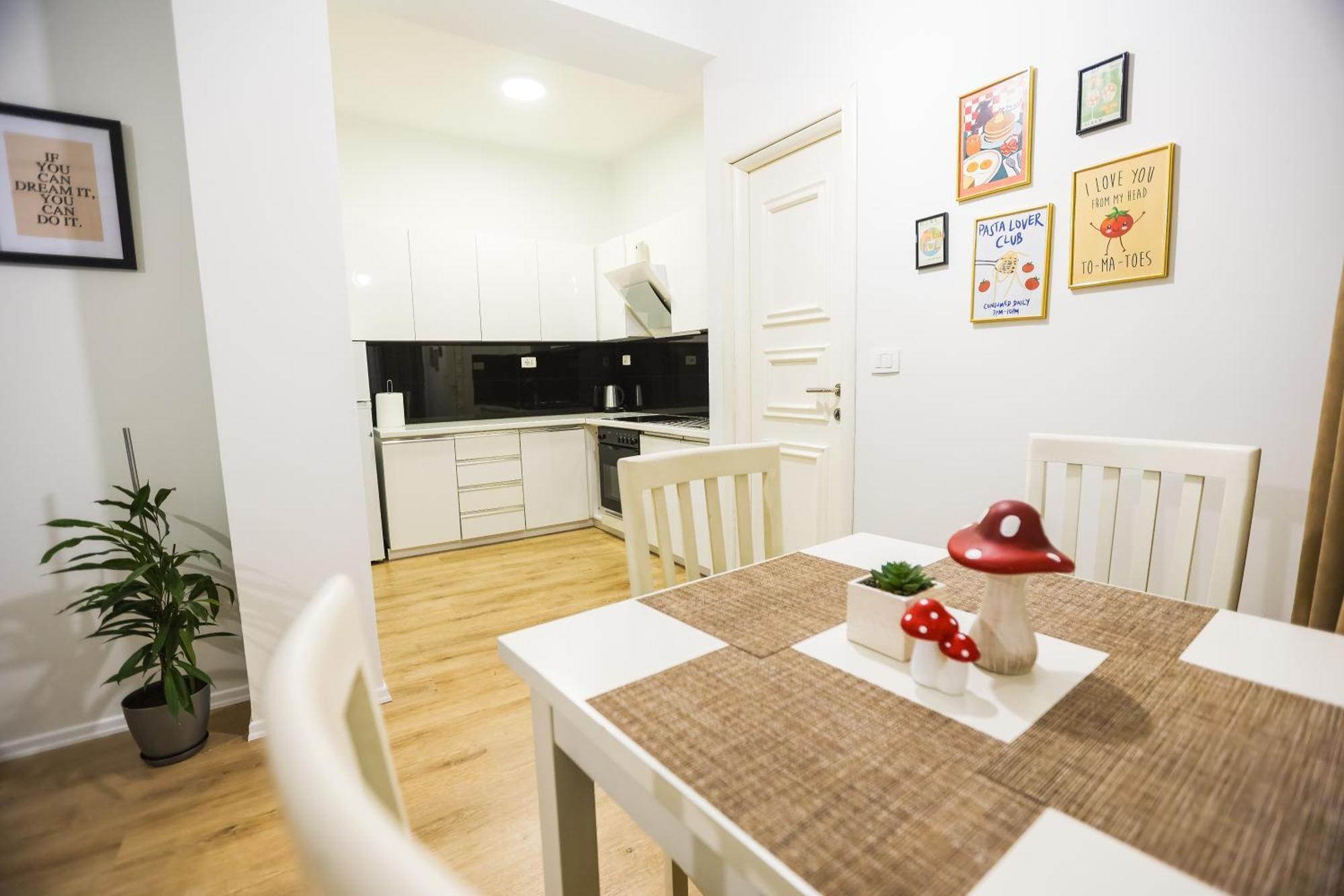 At Bazaar Central Apartment Тирана Екстер'єр фото