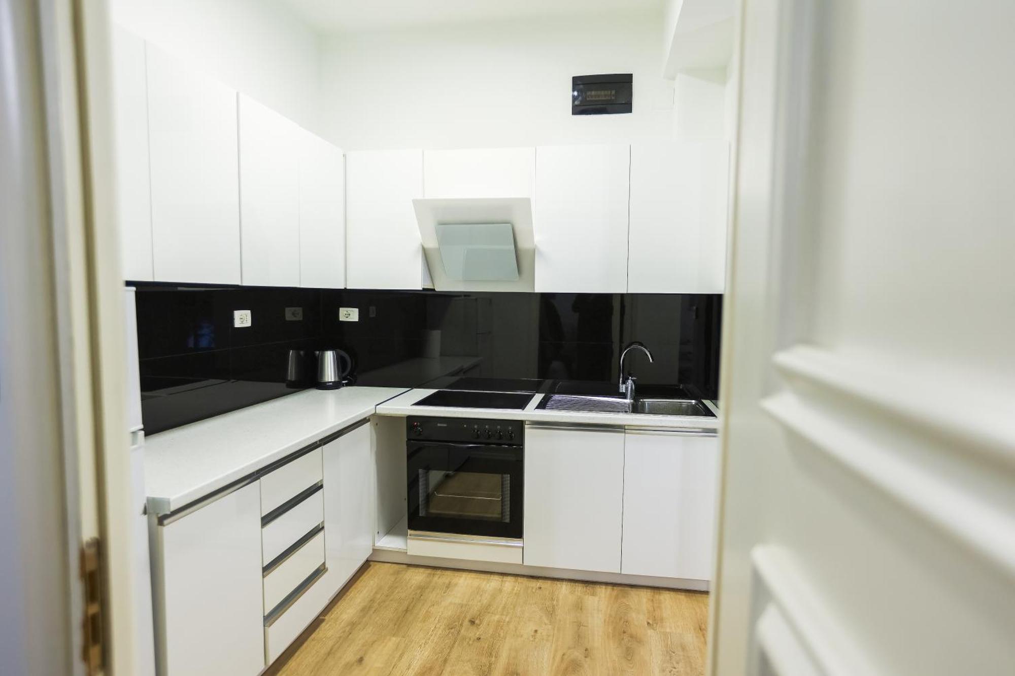 At Bazaar Central Apartment Тирана Екстер'єр фото