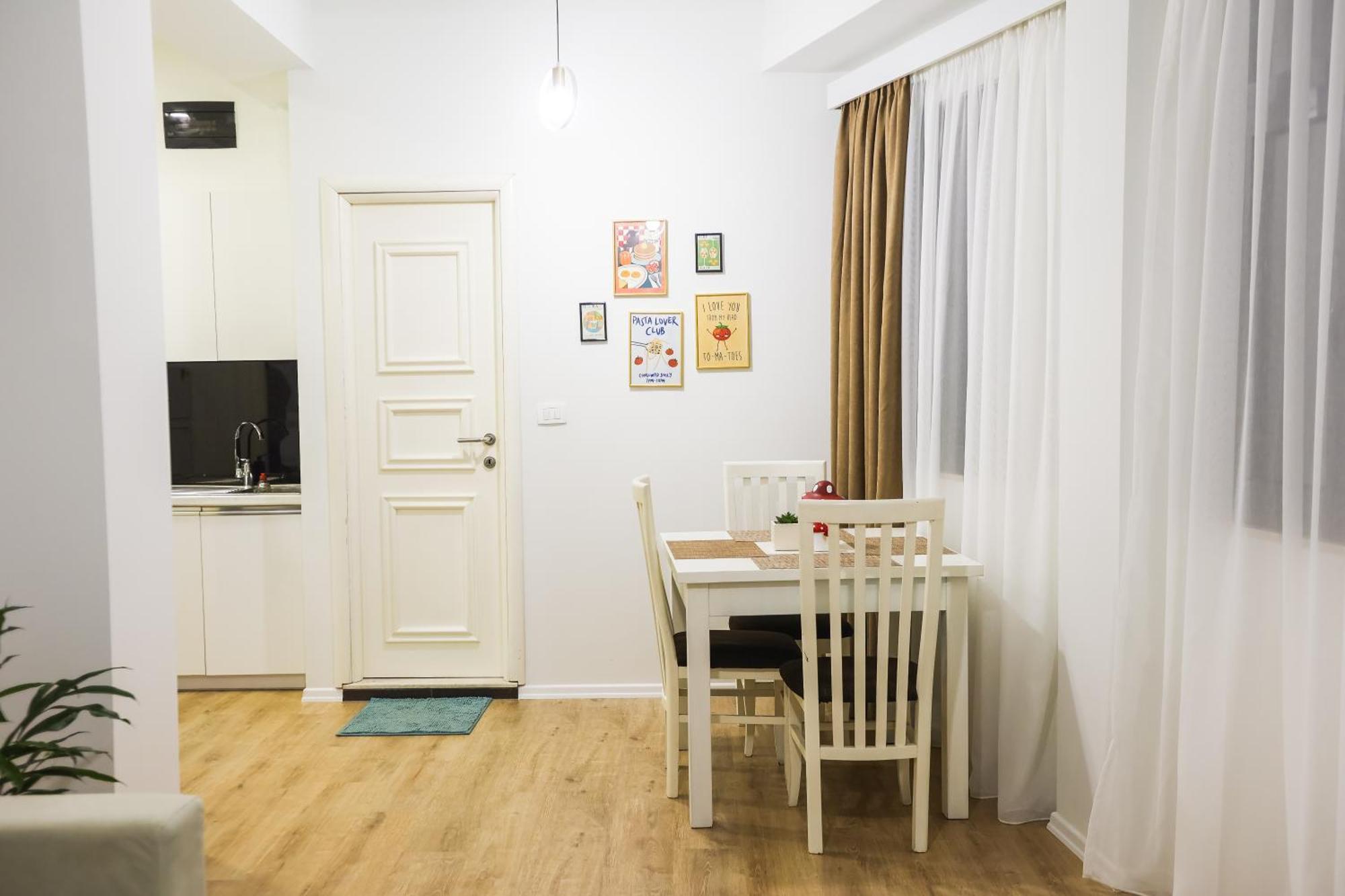 At Bazaar Central Apartment Тирана Екстер'єр фото